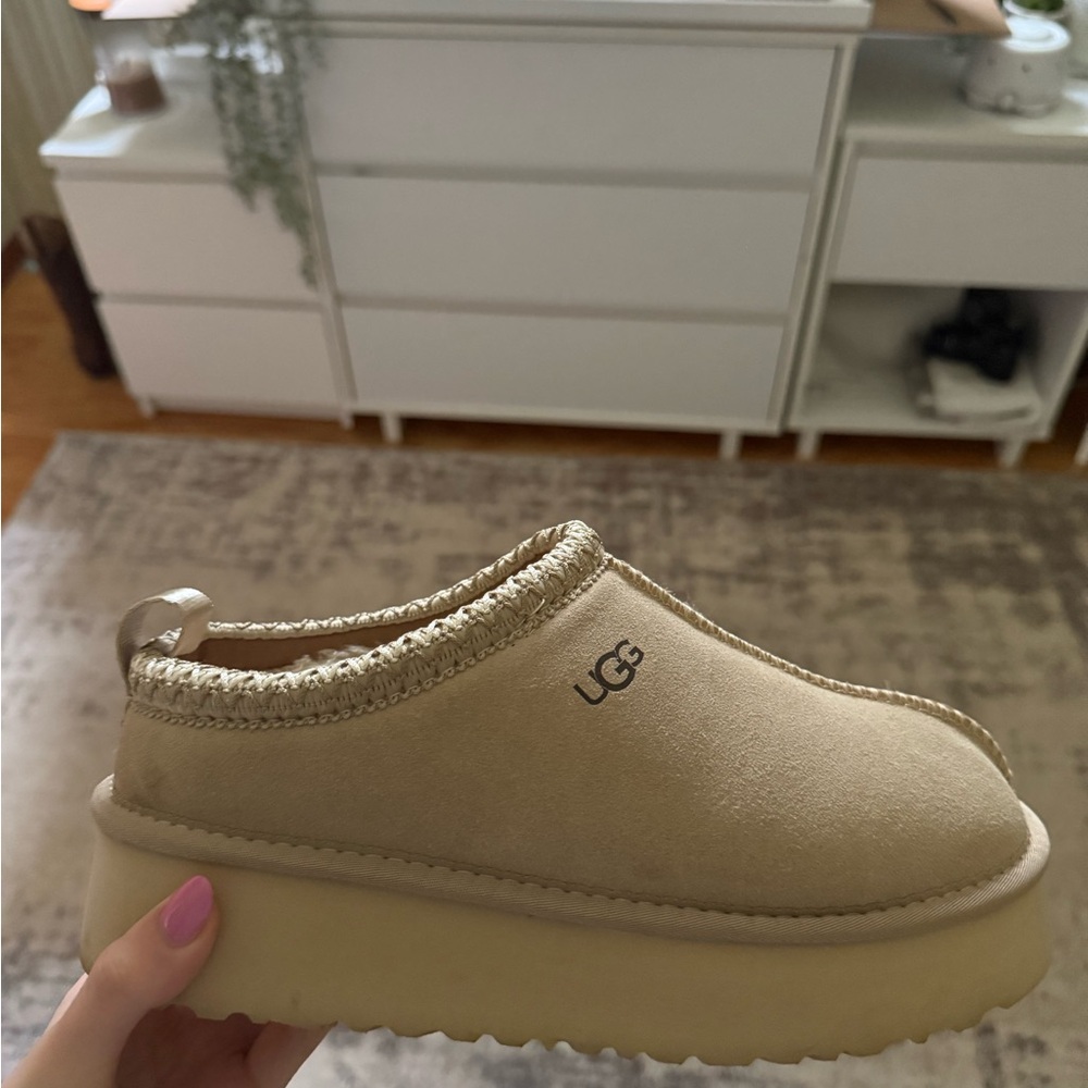 UGG